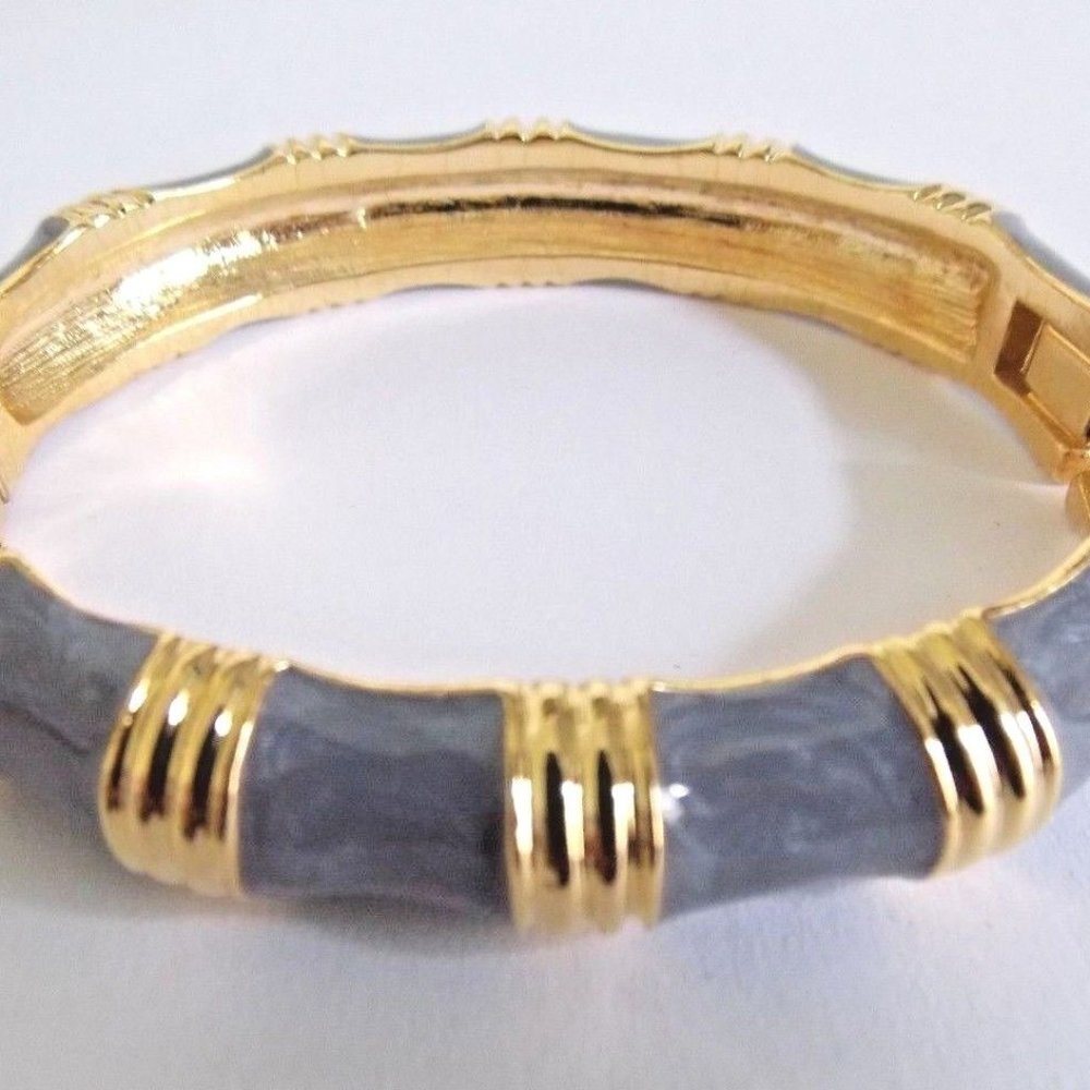 KENNETH JAY LANE KJL BRACELET HINGED BANGLE Gold tone Enamel